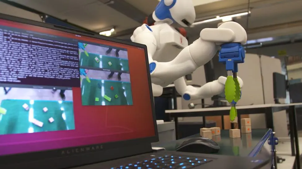 Исследования в области робототехники и искусственного интеллекта уже ведутся в Кембриджском центре искусственного интеллекта, вдохновленного человеком.