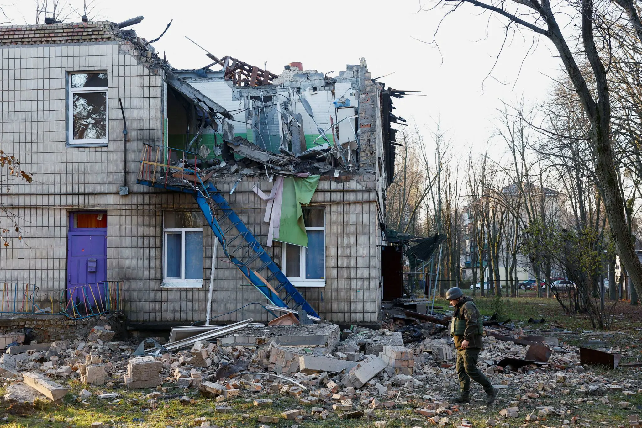 В результате последнего удара российского беспилотника по Киеву был серьезно поврежден детский сад