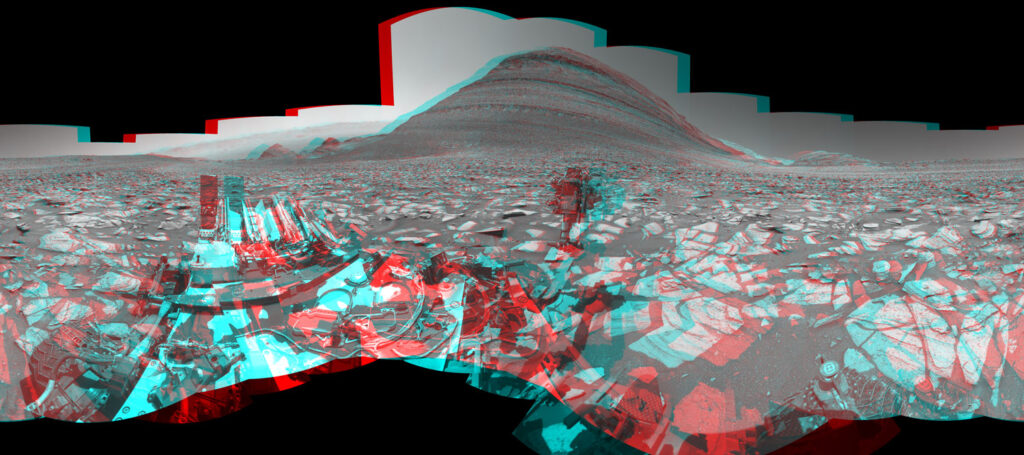 Curiosity на "Секвойе" в 3D: эту анаглифную версию панорамы, снятой Curiosity на "Секвойе", можно увидеть в 3D с помощью красно-синих очков.