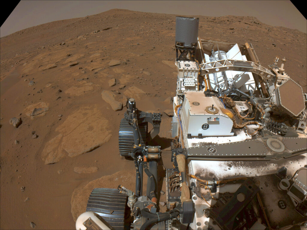 Марсоход NASA будет проводить научные исследования, пока находится в режиме ожидания 1 Место стоянки Perseverance во время соединения: Марсоход NASA Perseverance запечатлел вид места, где он будет припаркован в течение нескольких недель во время солнечного соединения Марса, когда инженеры прекращают передачу команд космическим аппаратам на Красной планете, поскольку Солнце может создавать помехи для радиосигналов.