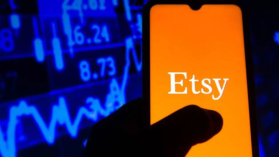 Логотип Etsy на мобильном телефоне