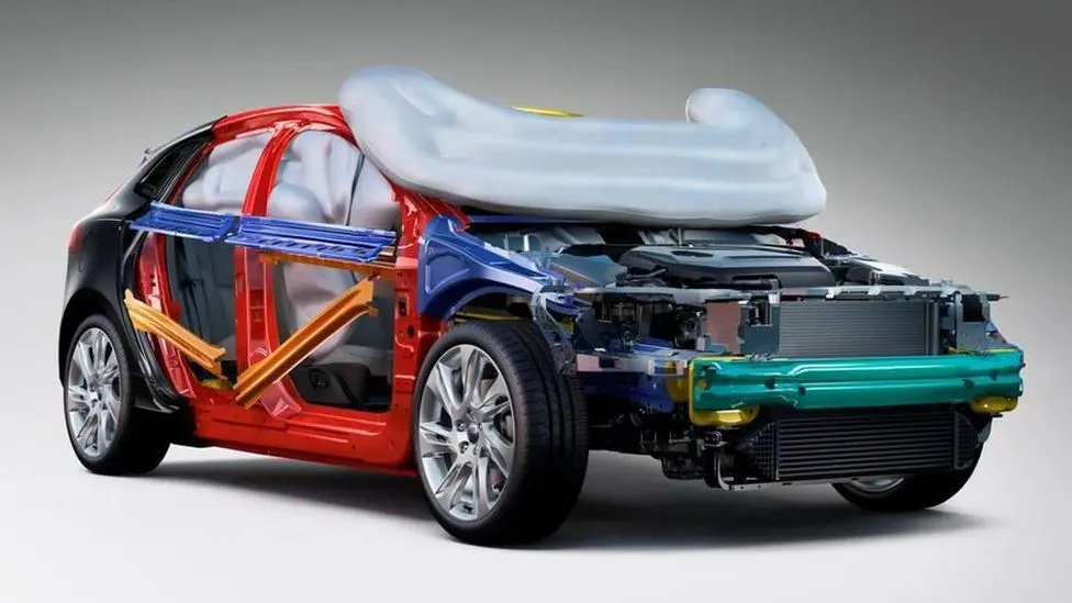Как сделать автомобили менее опасными для пешеходов 3 Volvo разработала подушку безопасности, которая помогает защитить велосипедистов и пешеходов при столкновении