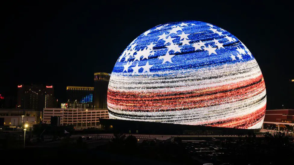 Миллионы светодиодов освещают сферу Лас-Вегаса, открывшуюся в этом году