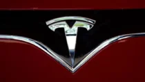 Tesla Илона Маска отзывает два миллиона автомобилей из-за неисправности автопилота
