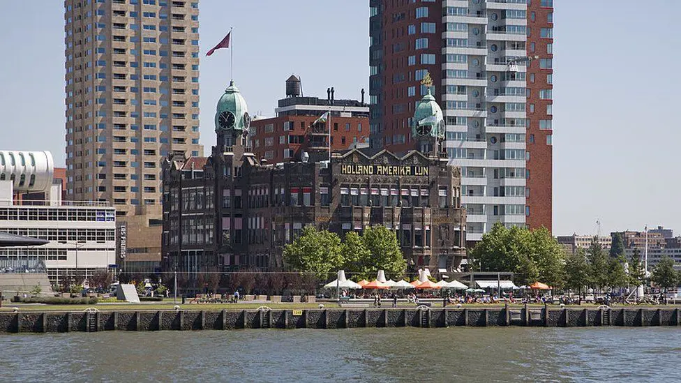 Историческое здание отеля New York в Роттердаме раньше служило штаб-квартирой голландской судоходной компании Holland America Line