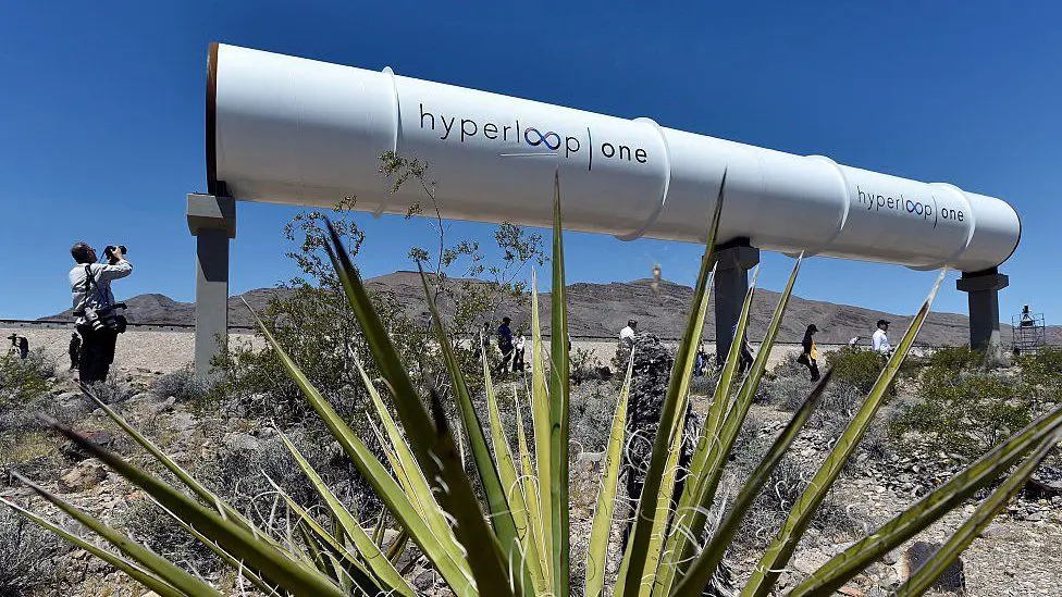 Большая труба Hyperloop в пустыне Невада
