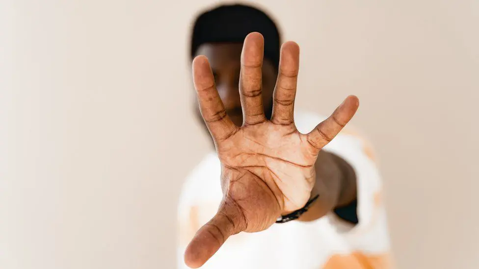 Инструмент искусственного интеллекта смог идентифицировать отпечатки пальцев разных пальцев, принадлежащих одному и тому же человеку.