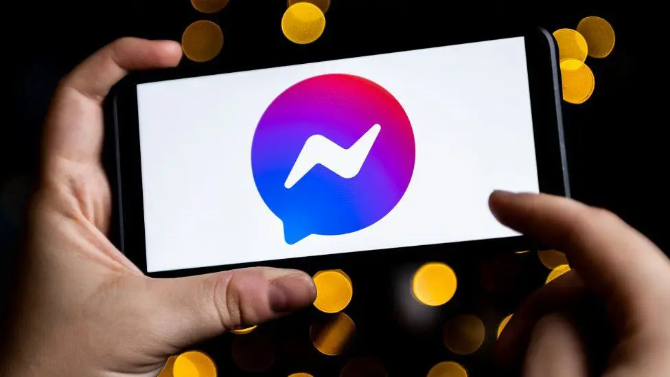Стандартное изображение логотипа Messenger на экране телефона