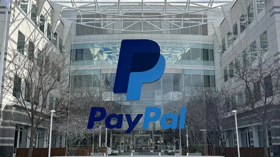 В штаб-квартире компании можно увидеть вывеску PayPal.