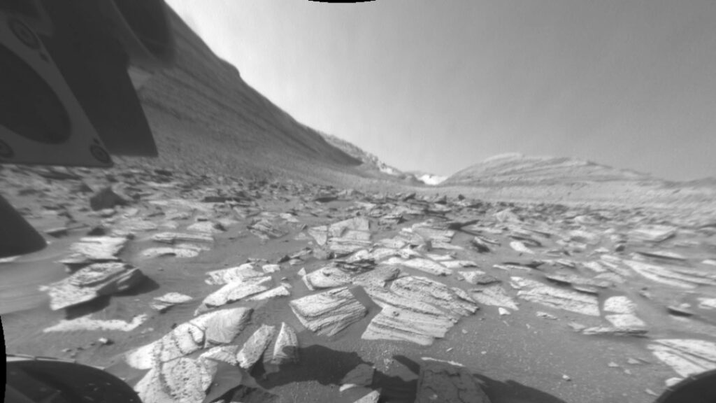Марсоход NASA Curiosity запечатлел марсианский день