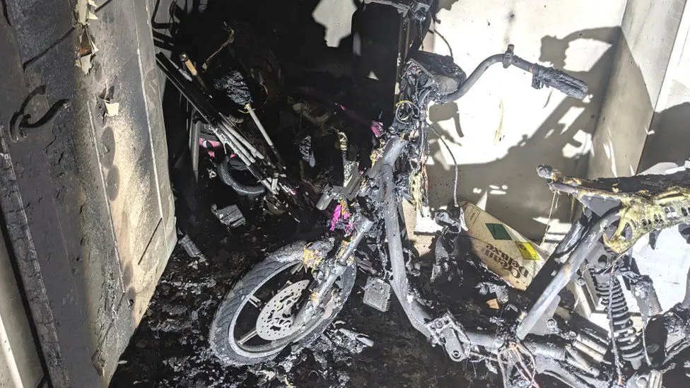 Эксперты по пожарной безопасности призывают соблюдать осторожность при подзарядке электронных велосипедов