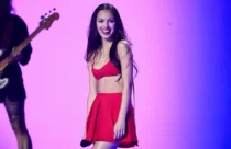 Фильтр контента Spotify не может блокировать откровенные тексты в десятках обращений