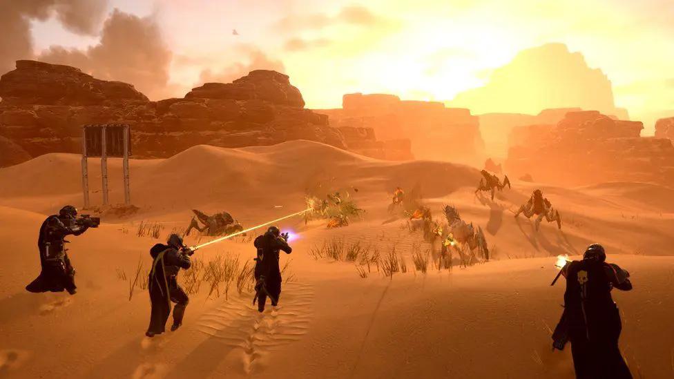 Босс Helldivers 2 говорит: «Если у вас нет денег, купите игру позже» 1 В Helldivers 2 команда игроков сражается с стаей гигантских насекомоподобных существ на самых разных планетах