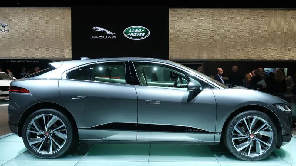 Крейг Филлипс: телезвезда потрясена после отказа тормозов Jaguar во время поездки 2 Jaguar уже должен был прекратить производство I-Pace, своего первого электромобиля, в следующем году