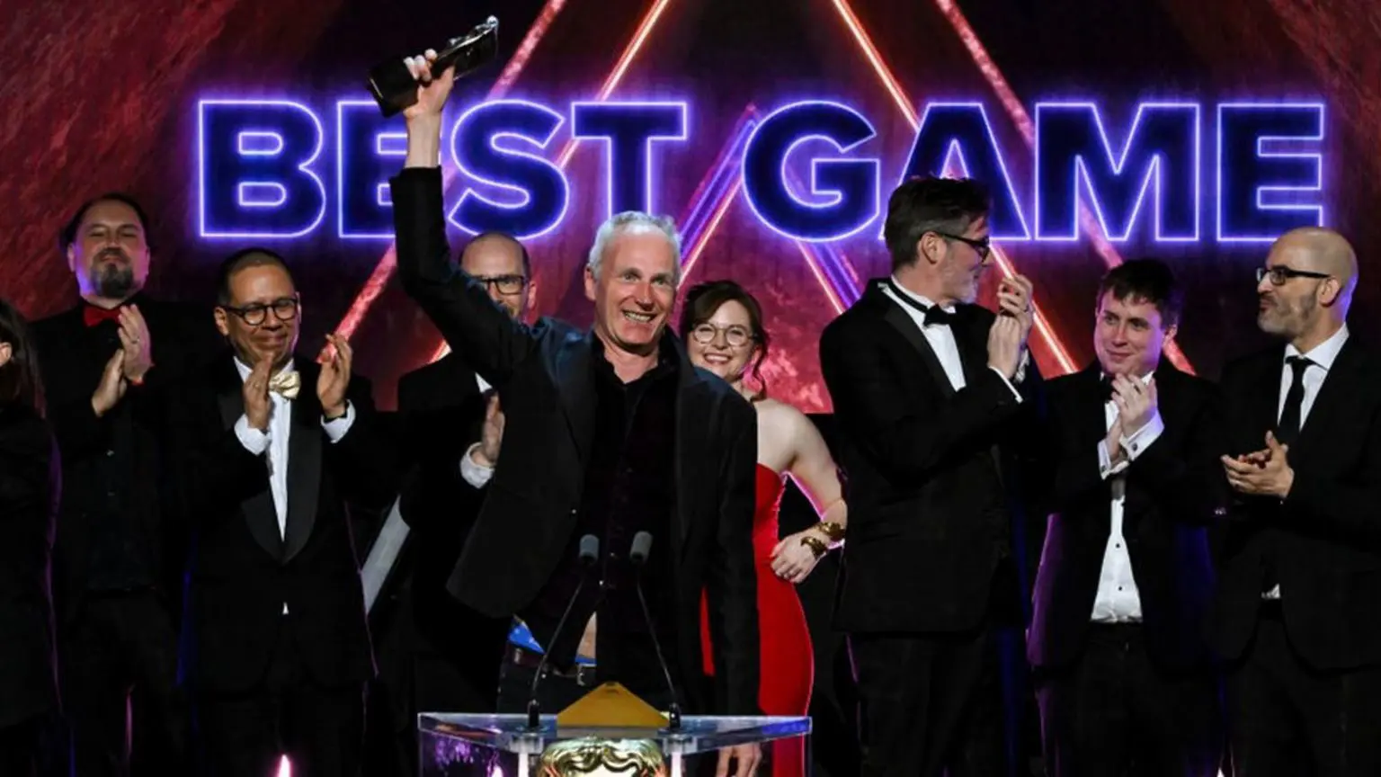 Премия Bafta Games Awards 2024: Baldur's Gate 3 признана игрой года 2 У разработчиков Larian Studios было пять шансов выйти на сцену, чтобы отпраздновать свои победы, но босс Свен Винке дождался окончательного награждения, чтобы выступить