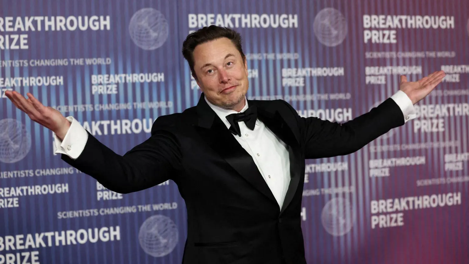 Tesla отзывает Cybertrucks из-за риска аварии ускорителя 2 В настоящее время компания Tesla пытается вознаградить Илона Маска соглашением о выплате вознаграждения в размере 56 миллиардов долларов (44,9 миллиарда фунтов стерлингов)