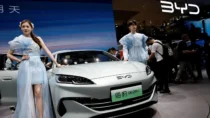 Китайский конкурент Tesla, компания BYD, отмечает падение прибыли и продаж