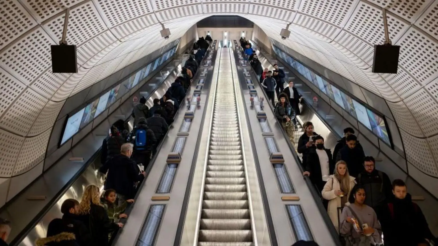 Мальчик арестован за кибератаку на транспорт Лондона 1 Tfl сообщает, что «ограниченное число клиентов» могли получить доступ к номерам банковских счетов и кодам сортировки