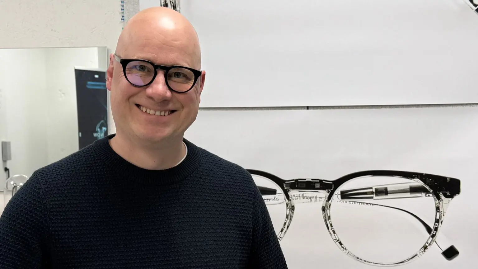 Очки с автофокусом обещают четкое зрение как вблизи, так и вдали 1 «Люди не хотят выглядеть как киборги», — говорит Нико Эйден.