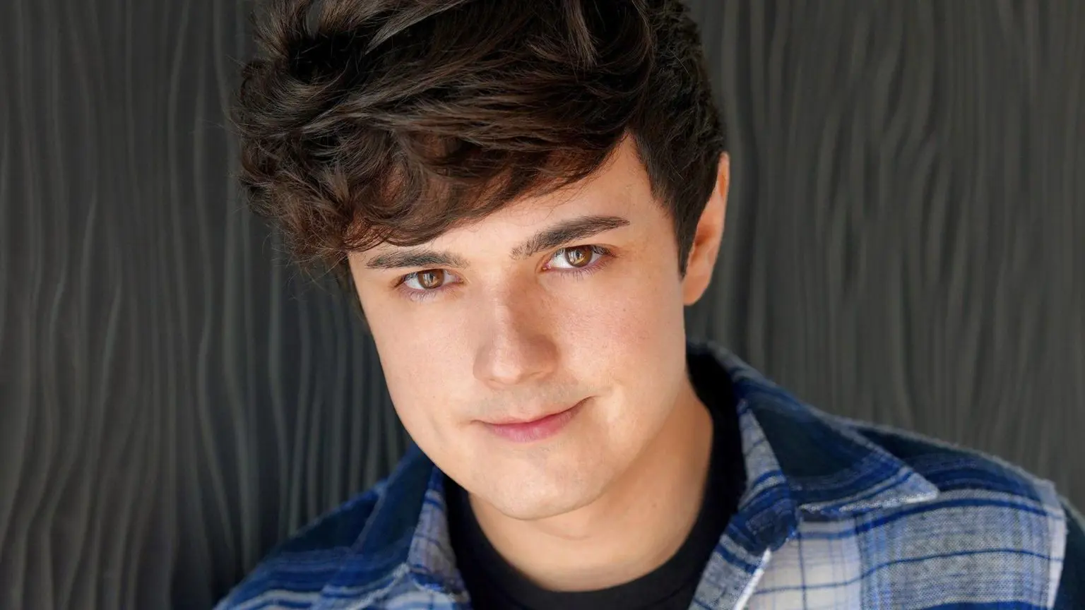 Звезда аниме-фильма «Убийца демонов» назвал успех своего фильма ошеломляющим 3 Зак говорит, что он «в восторге от истории» Убийцы демонов.