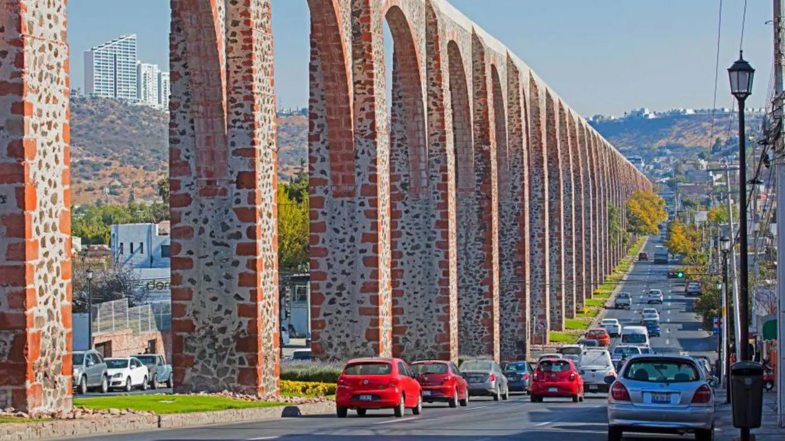 В пострадавшей от засухи Мексике процветает жажда центров обработки данных 1 Керетаро известен своим впечатляющим каменным акведуком