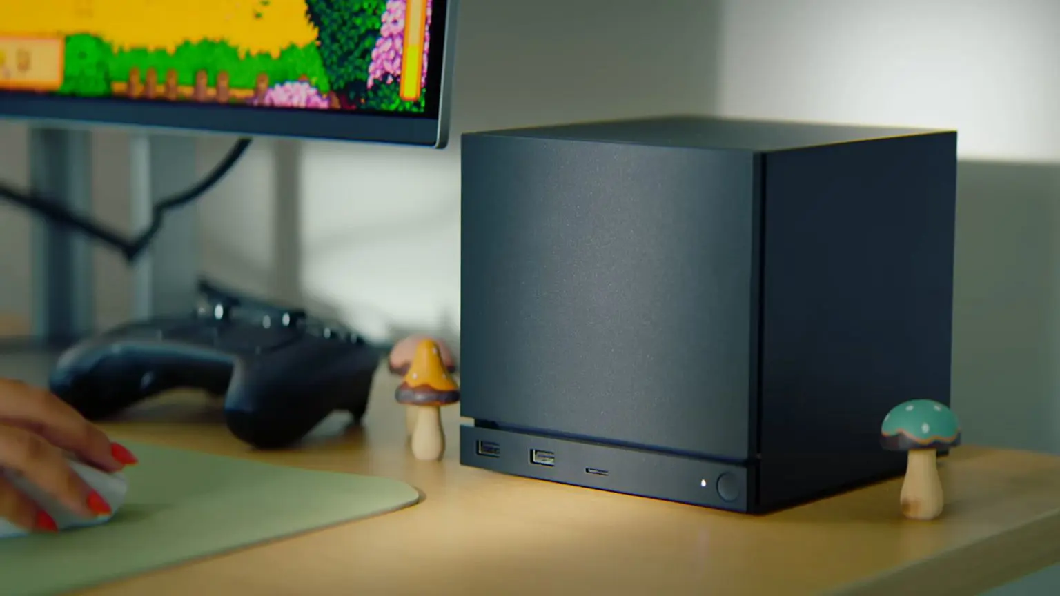 Гигант ПК-гейминга Valve представил новую консоль, которая станет конкурентом Xbox и PlayStation 1 Steam Machine — это «чёрный ящик», который может функционировать как домашняя консоль, так и как ПК.