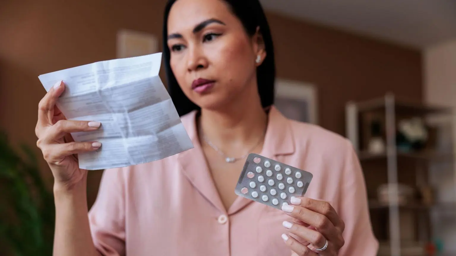 Как мой «туман в голове» в прямом эфире вызвал бурную дискуссию 3 Миллионы женщин принимают препараты для заместительной гормональной терапии.