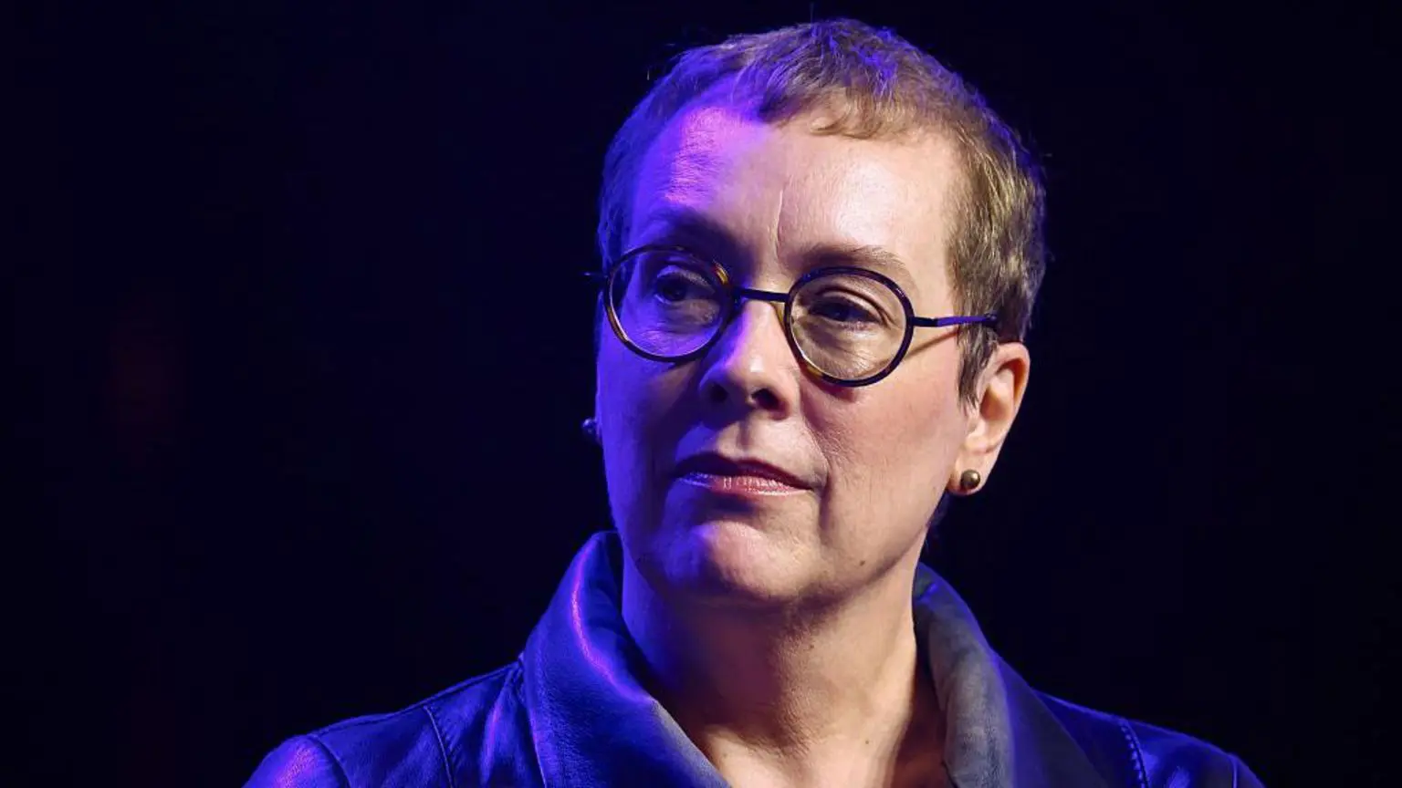 Grammarly удаляет инструмент имитации авторов с помощью ИИ после негативной реакции 3 Технологический журналист Джулия Ангвин подает в суд на компанию Superhuman из-за использования фейковых агентов.