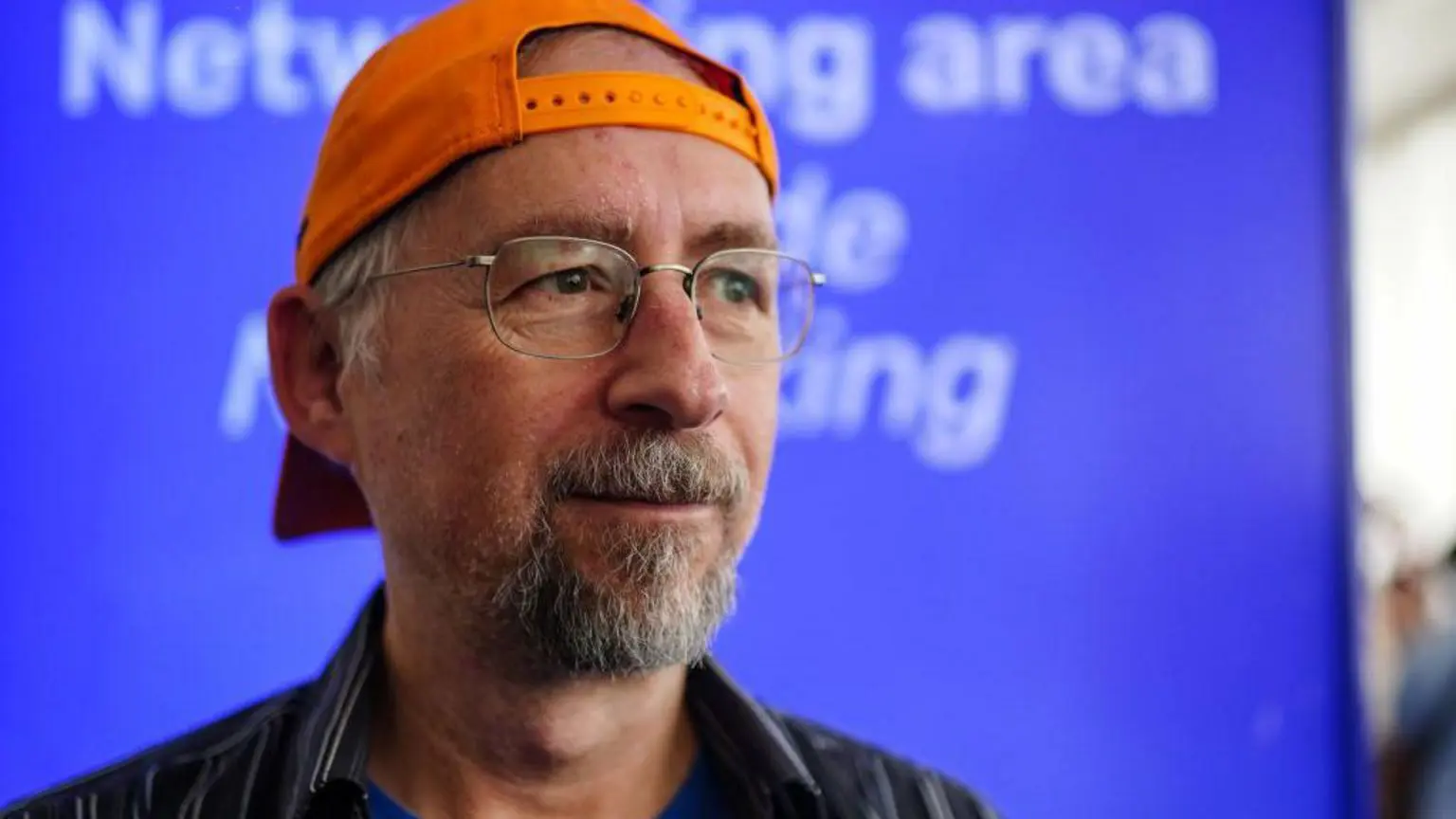 Британец утверждает, что он не является неуловимым создателем биткоина, названным в статье New York Times 1 Адам Бэк — евангелист биткоина, но утверждает, что он не является создателем криптовалюты Биткоин.