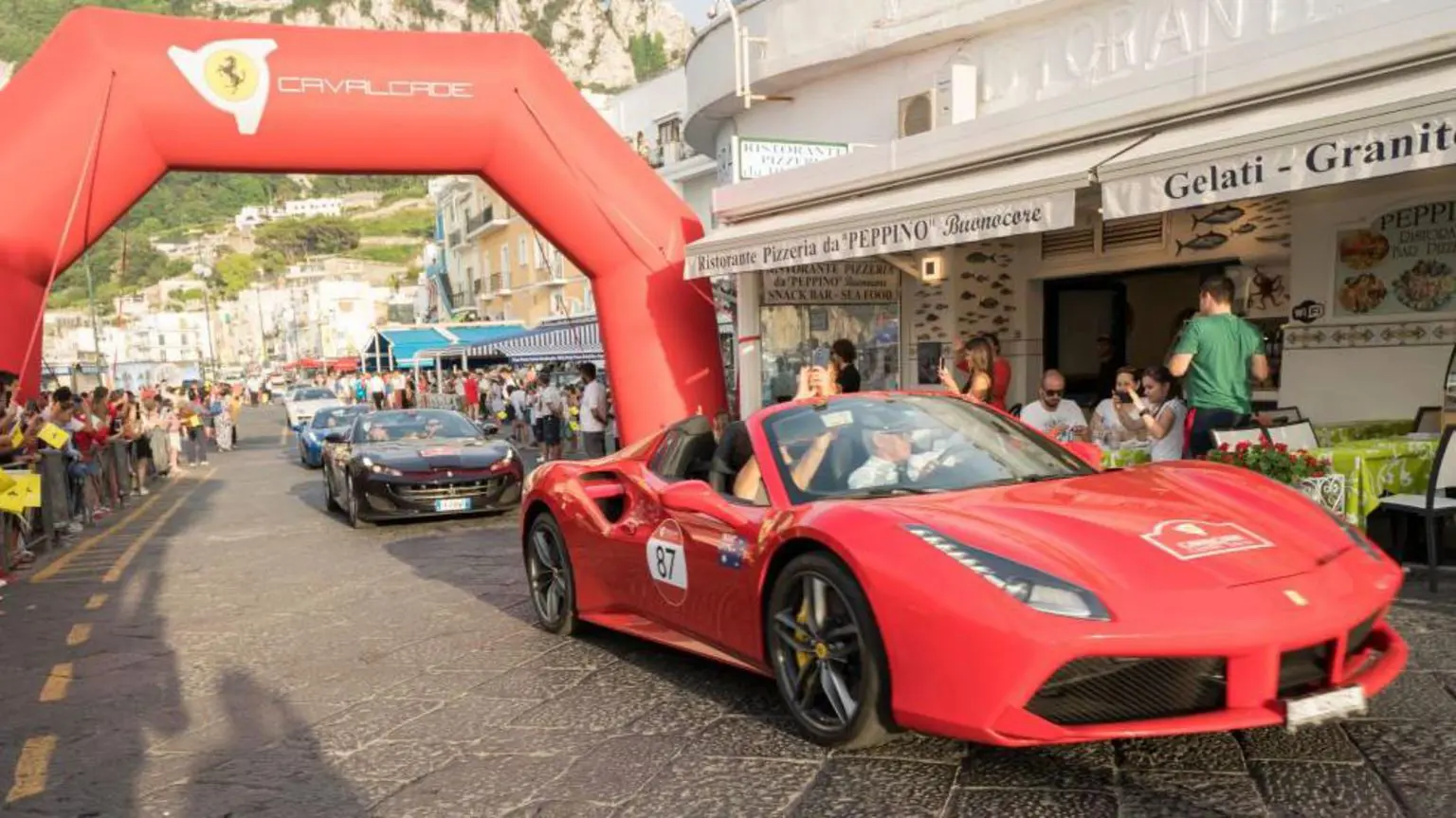 Компания Ferrari хотела составить конкуренцию китайским электромобилям с помощью модели Luce, но затем началась негативная реакция. 6 Критики говорят, что Luce не похож на типичный Ferrari.