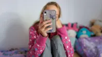 TikTok и YouTube «недостаточно безопасны» для детей, заявляет Ofcom.