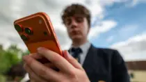 Ведущие врачи утверждают, что социальные сети так же вредны для молодежи, как и курение.