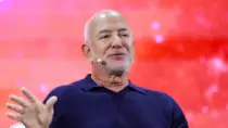 Основатель Amazon Безос утверждает, что искусственный интеллект создаст больше рабочих мест для людей, а не заменит их.