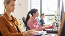 Сотрудники, использующие Meta, могут отказаться от отслеживания своего местоположения на рабочем месте, но только на полчаса за раз.