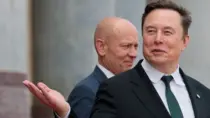 Цена акций SpaceX упала ниже уровня дебюта на фондовом рынке.