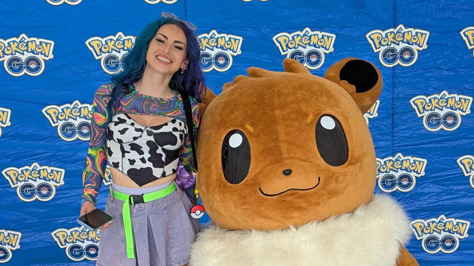 10 лет Pokémon Go, и миллионы всё ещё пытаются поймать их всех. 4 J0beats (слева) говорит, что её любимый покемон — Иви.